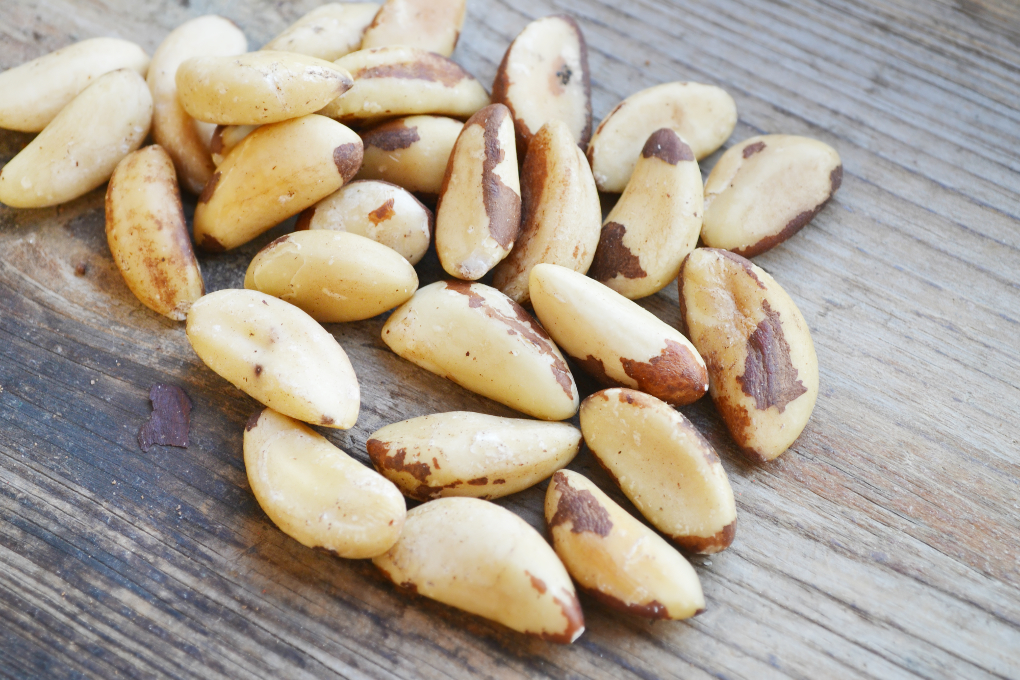 Brazil nuts - Healthy Comfort - 9 Foods That Help Your Mood