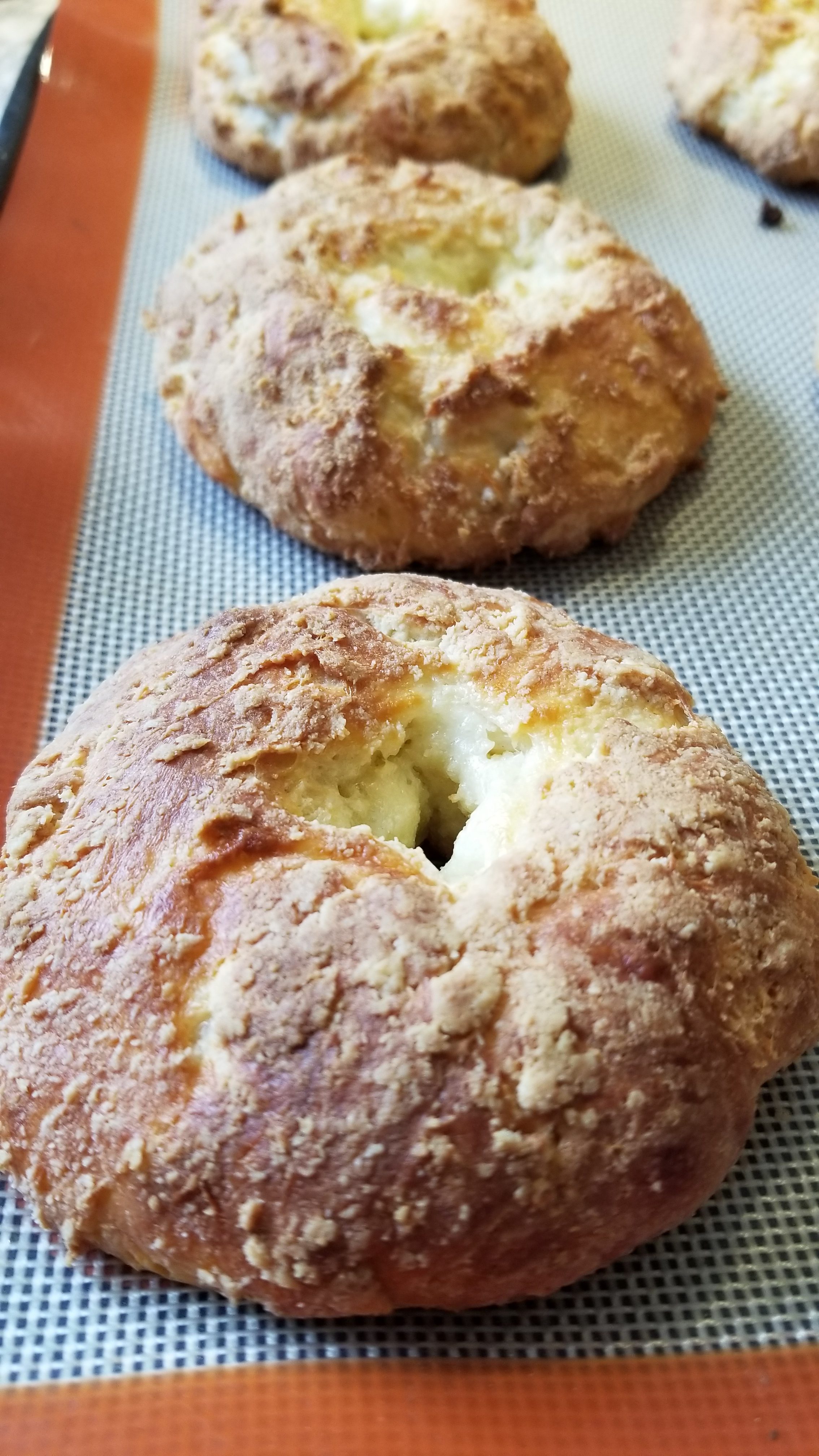 Keto bagels with almond flour